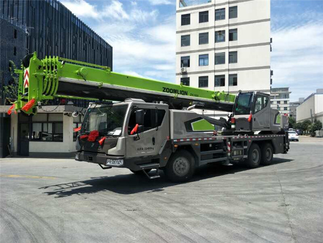 河口县跨街广告牌的高空安装注意事项