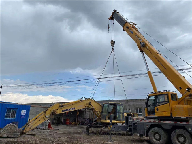 河口县25吨吊车的工作半径是多少？